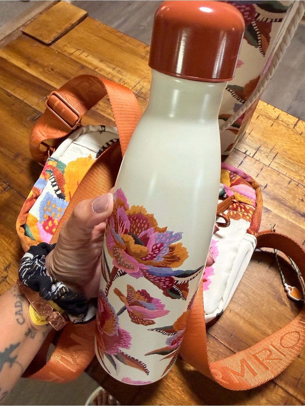 Farm Rio Floral Crossbody Bag & Matching Bottle - Picture 5 of 6